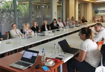 sala konferencyjna i ludzie na spotkaniu